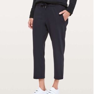 Lululemon On the Fly Crop 23'' Size 2 Black EUC